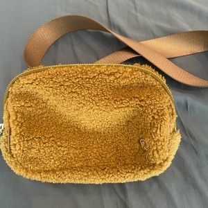 Lululemon everywhere belt bag